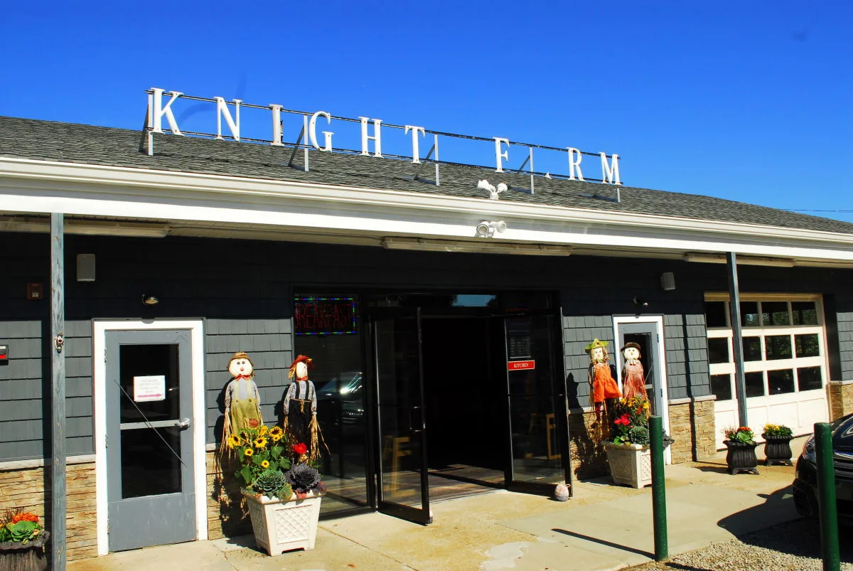 Farm photography at Knight Farm Orchard and Country Breakfast Restaurant, North Scituate, Rhode Island.